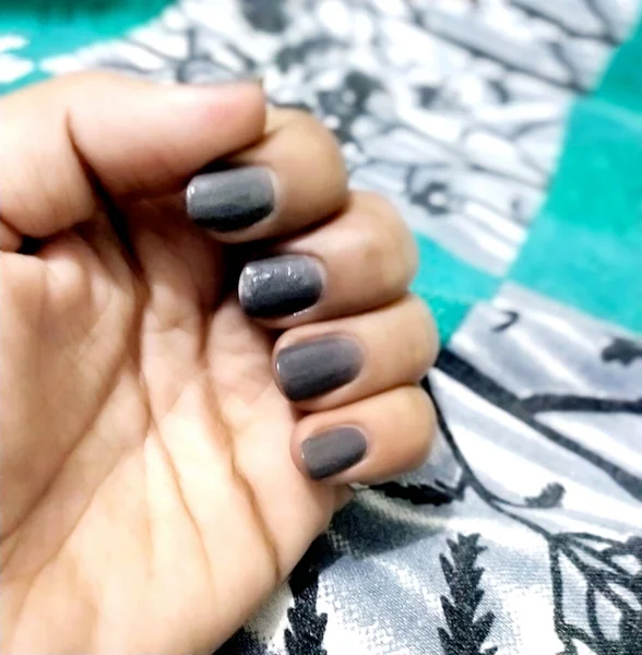 Las Manos Femeninas Con Manicura Estilo Salón Belleza —  Fotos de Stock