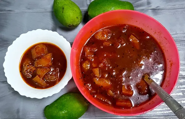 Çiğ Mangolardan Yapılmış Mango Chutney — Stok fotoğraf