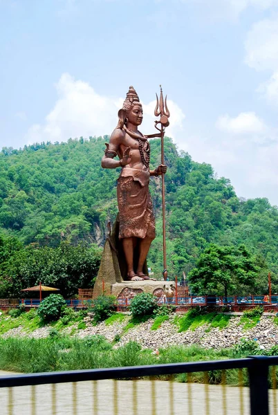 Vertikal Bild Lord Shiva Hög Staty Med Orm Nära Har — Stockfoto
