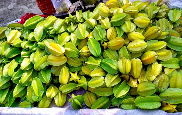 Ramo Fruta Estrella Carambola Para Vender Mercado Local Color Verde —  Fotos de Stock