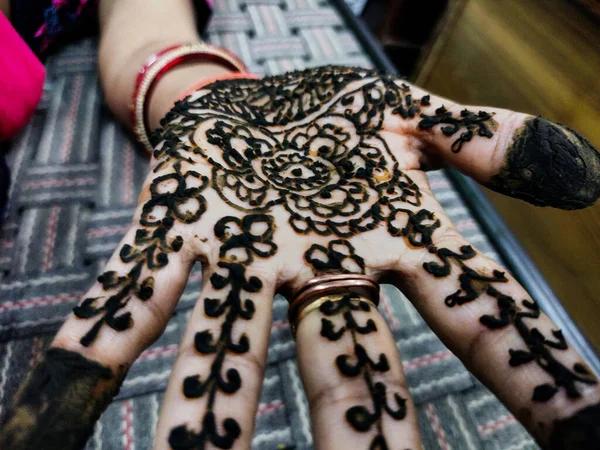 Ein Beliebtes Mehndi Muster Für Hände Oder Hände Die Mit — Stockfoto