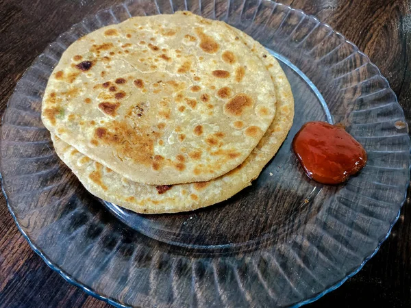 Poori Pequeno Almoço Indiano Ideal Servido Com Molho Tomate Foco — Fotografia de Stock