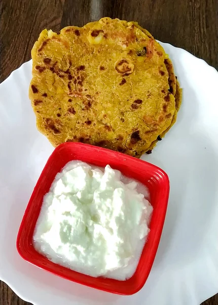 Indian Breakfast Dish Stuffed Potato Paratha Channa Dal Paratha Served — Stockfoto