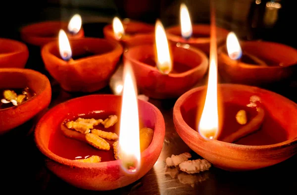 Een Sluiting Van Diya Lamp Met Vuur Traditioneel Diwali Festival — Stockfoto