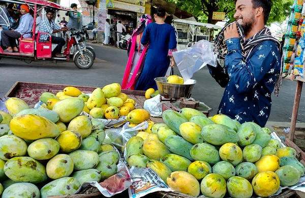 Uttar Pradesh India June 2022 Unidentified Poor Fruit Seller Selling — 스톡 사진