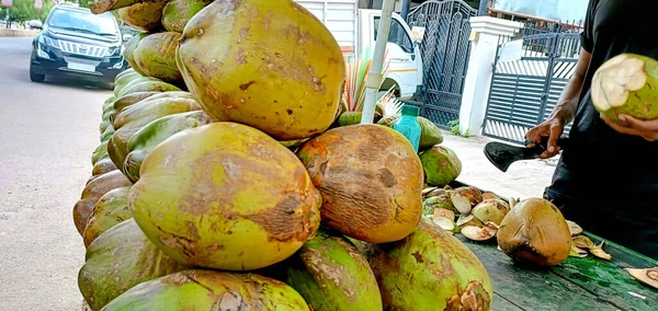 Uttar Pradesh India June 2022 Man Selling Coconut Water Indian —  Fotos de Stock