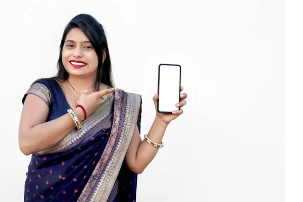 Portrait Happy Beautiful Indian Female Wearing Saree Holding Smart Phone — Fotografia de Stock