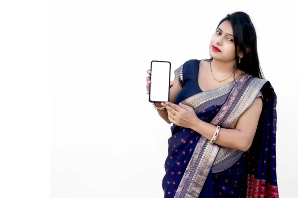 Portrait Happy Beautiful Indian Female Wearing Saree Holding Smart Phone — Fotografia de Stock