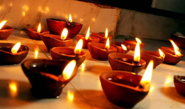 Traditional Clay Diya Lamps Lit Diwali Celebration — 图库照片