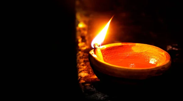Крупным Планом Изображение Зажженной Глины Diya Лампы Полу Diwali Индийский — стоковое фото