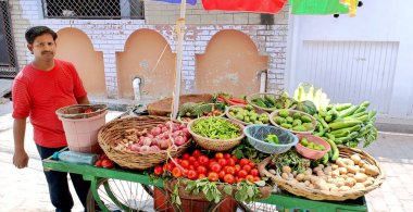 Lucknow, Uttar pradesh, march 2022 : An Unidentified vendor selling vegetables on the street at Lucknow