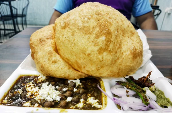 Berömd Chole Bhature Indisk Maträtt Kryddig Chick Peas Curry Även — Stockfoto
