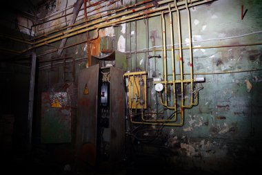 uğursuz endüstriyel kompozisyon