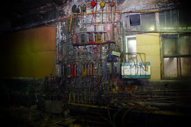 uğursuz endüstriyel kompozisyon