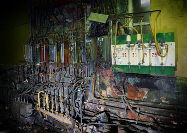 uğursuz endüstriyel kompozisyon