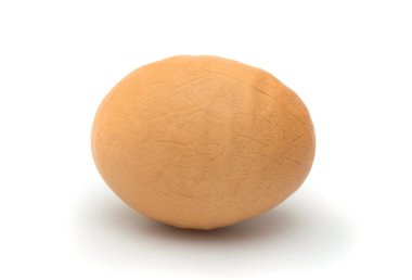 anormal yumurta beyaz zemin üzerinde yanlış formu