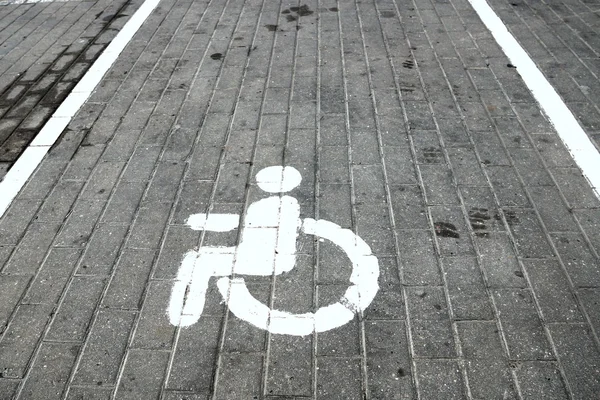 장애인 주차장에 대 한 표시 — 스톡 사진
