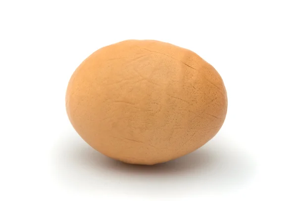 Anormal yumurta beyaz zemin üzerinde yanlış formu — Stok fotoğraf