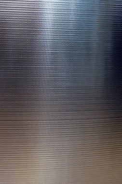 ışığı yansıtan metal dokulu duvar.
