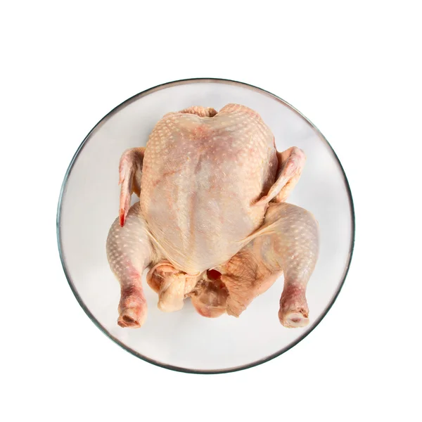 Pollo crudo en un plato de vidrio, aislado en el blanco — Foto de Stock