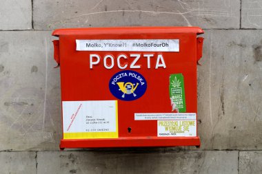 Kırmızı posta kutusu