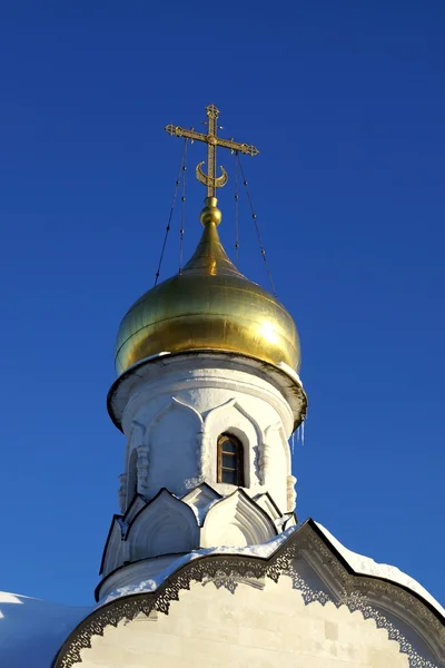 크로스와 정교회의 돔 — 스톡 사진