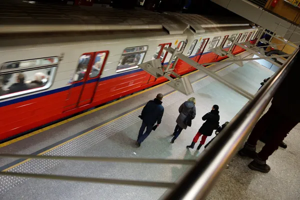 Metro tren istasyonu — Stok fotoğraf