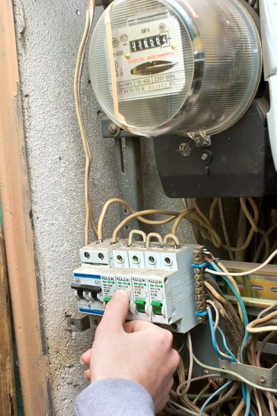 Электрический включает электрический выключатель — стоковое фото