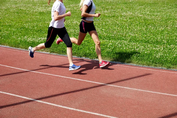 sporcular bir koşu bandı