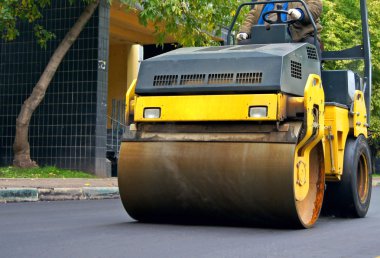 yol onarım, Kompaktör asfalt bırakır..