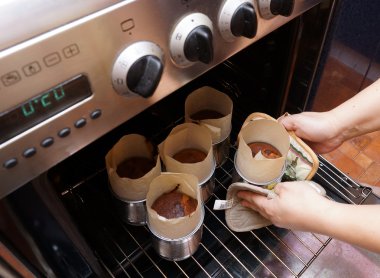 Paskalya kek ev mutfağında