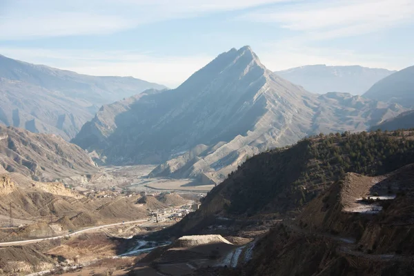Dağıstan 'a, Kafkaslara, Rusya' ya bir gezi. Kış. Dağlar