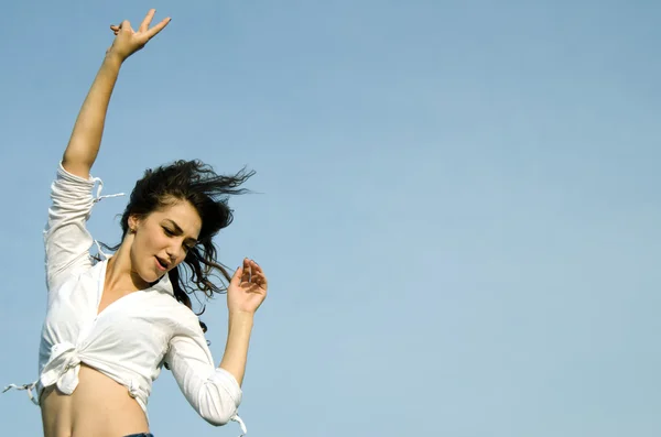 Happy excited young woman showing the sign of victory. — Stock Photo, Image