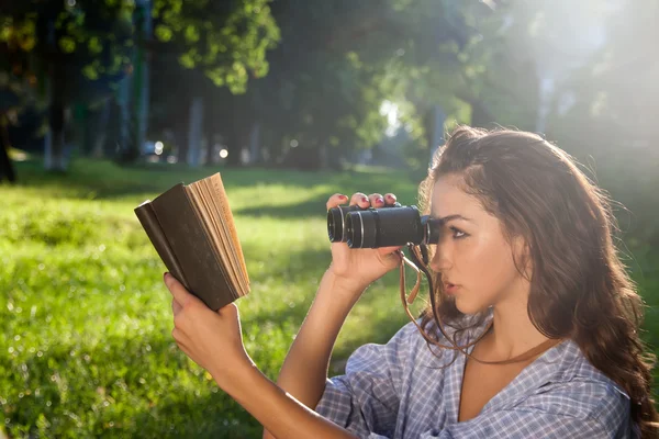 Menina bonita com livro . — Fotografia de Stock