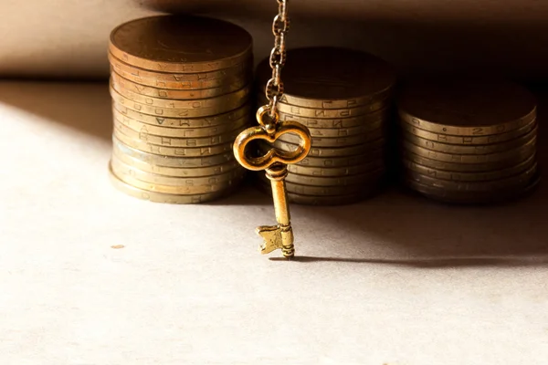 Key to money — Stock Photo, Image