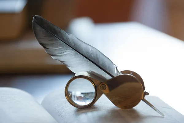 Open book and quill pen — Stock Photo, Image