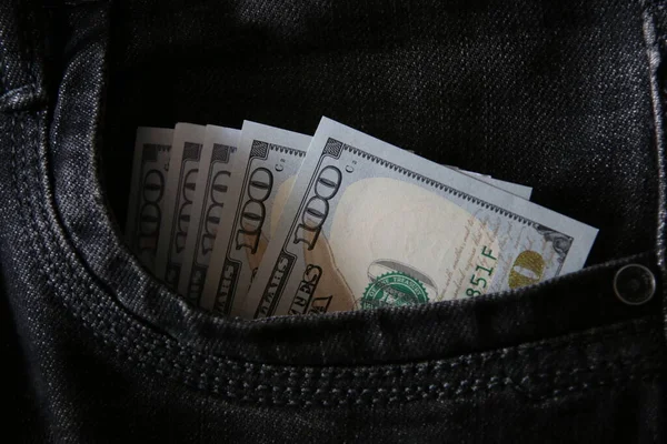 Hundred dollar bills in jeans pocket, business concept. — Stock fotografie