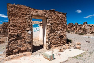 Fas 'ın görüntüleri. Aouli madenlerinin yakınındaki hayalet şehir Enji 'deki bir evin kalıntıları.
