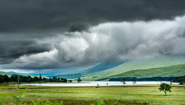 Paysage Long West Highland Way Écosse Grands Nuages Noirs Chargés — Photo