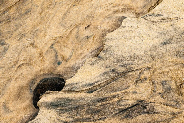 Νερό Και Άμμος Σχηματίζουν Ένα Γραφικό Μοτίβο Μια Παραλία Στη — Φωτογραφία Αρχείου