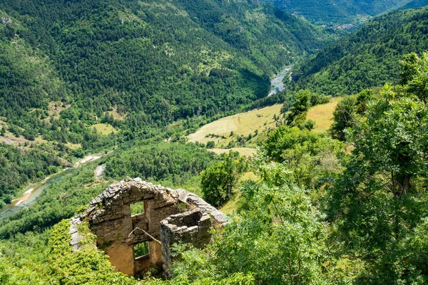 Ruínas Uma Casa Aldeia Eglazines Têm Vista Para Gargantas Tarn — Fotografia de Stock