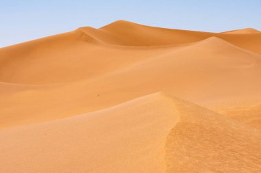 Fas 'taki Sahra Çölü' nde. Erg Chegaga kum tepeleri