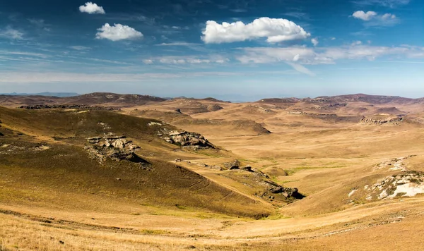 Viajar Lesotho Paisaje Montañas Colinas Cubiertas Hierba Parque Nacional Sehlabathebe — Foto de Stock
