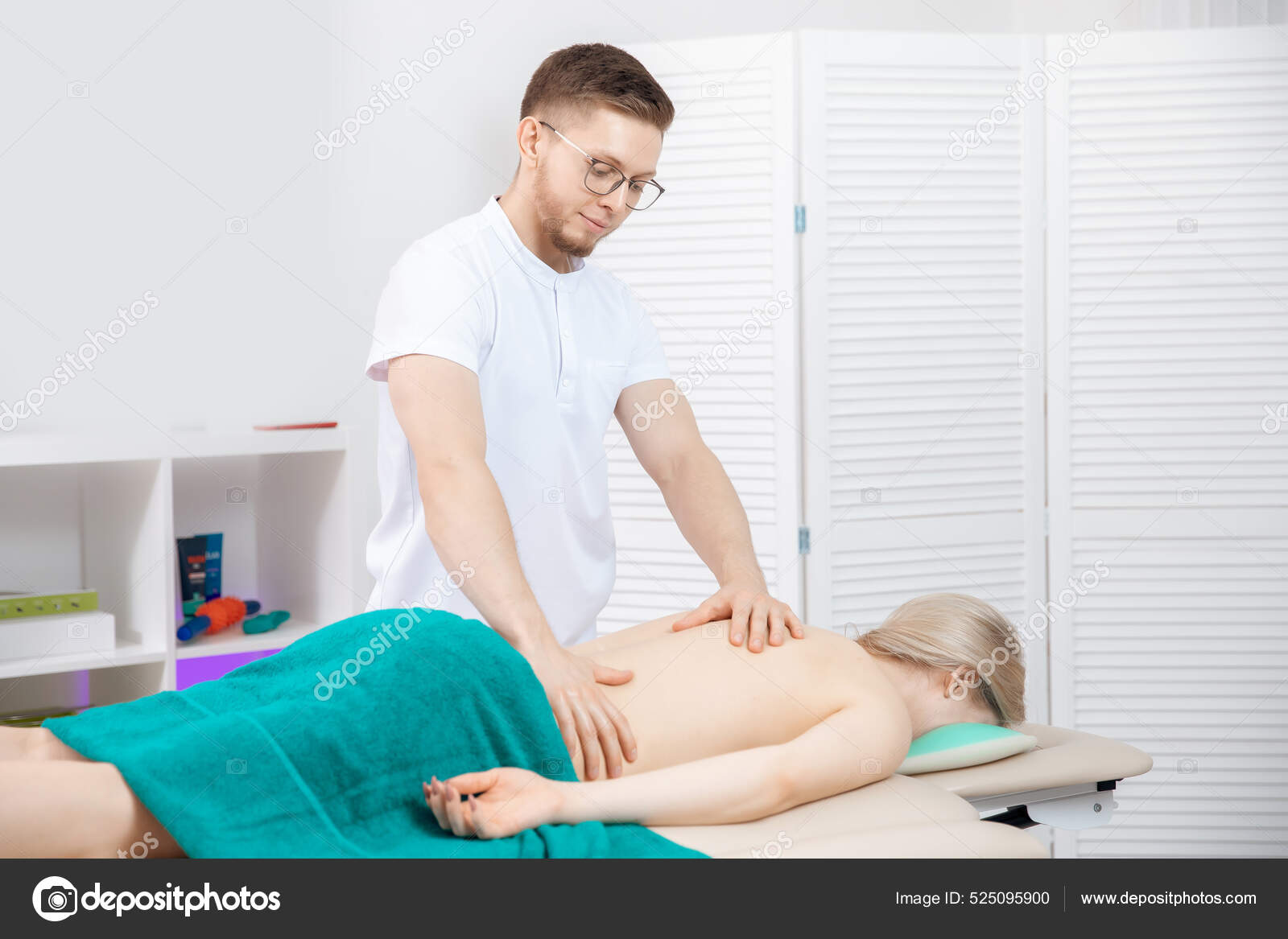 Concepto fisioterapia masaje para rehabilitación atleta lesión