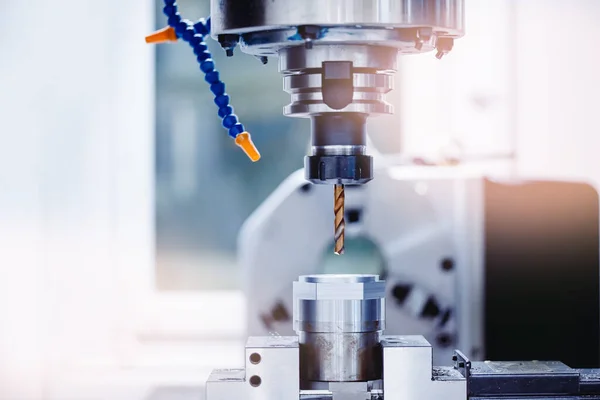 İş endüstrisi CNC sondaj robotu fabrika metal makinesine dönüşüyor — Stok fotoğraf