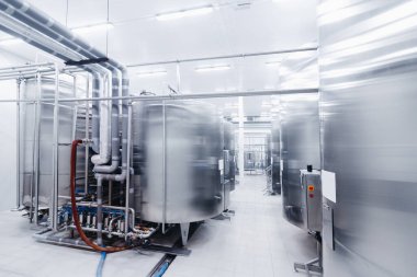 Süt ürünleri fabrikası, süt fabrikası endüstrisi. Paslanmaz çelik depolama ve işleme tankları