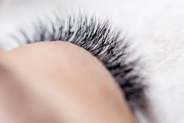 Pocedure Eyelash extension. Woman master combs lashes 2d — Stock Photo, Image