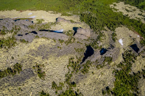Yazın Sheregesh kayak merkezi, Mustag Dağı manzarası, Rusya 'nın Kemerovo bölgesi havadan manzarası