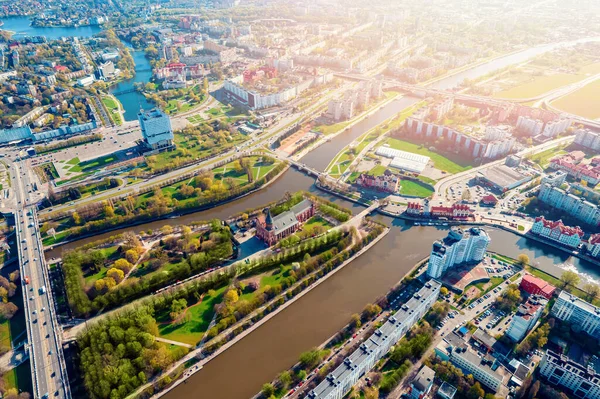 Bovenaanzicht vanuit de lucht Kant Island stad Kaliningrad Rusland met blauw lucht zonlicht — Stockfoto