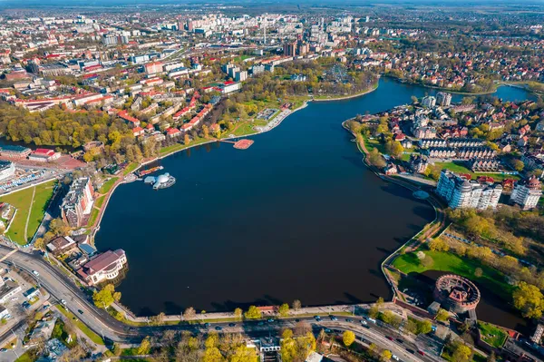 Aerial top view cityscape Kaliningrad Russia upper round lake — Stock Photo, Image